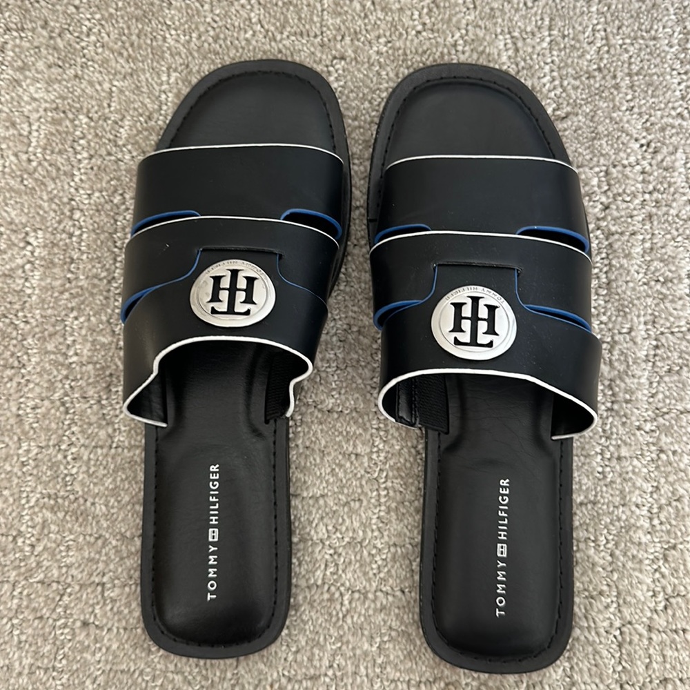 Tommy Hilfiger flat